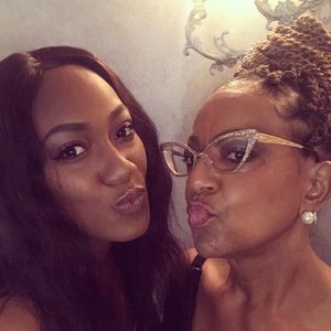 👯‍♀️💞Your Poshers Courtney & Sabrina!💞👯‍♀️ MOTHER/DAUGHTER POSHTEAM!!